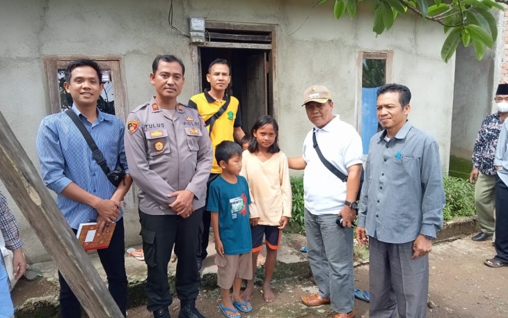 Kapolsek Lebong Tengah Cek Warga Calon Penerima BLT DD 2023 Desa Tanjung Bunga I