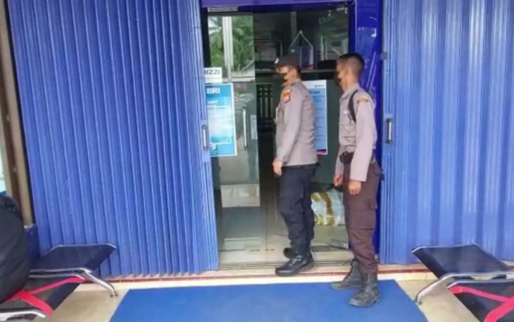 Personel Polsek Air Besi Saat Patroli di Objek Vital