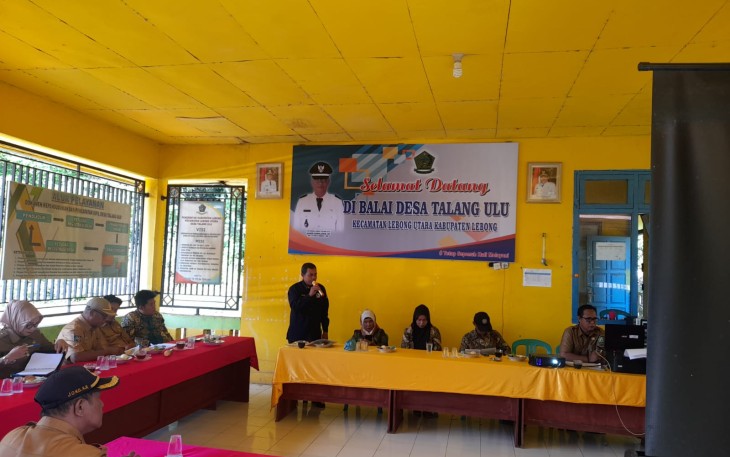Bhabinkamtibmas Polsek Lebong Utara Hadiri Musyawarah Penetapan Penerima BLT DD Desa Talang Ulu