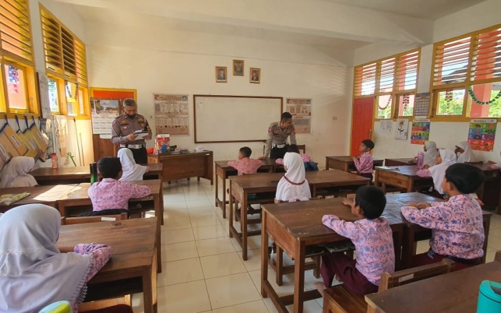 Sat Lantas Polres Mukomuko Sosialisasikan Tertib Berlalulintas Kepada Pelajar SDN 03 Mukomuko  