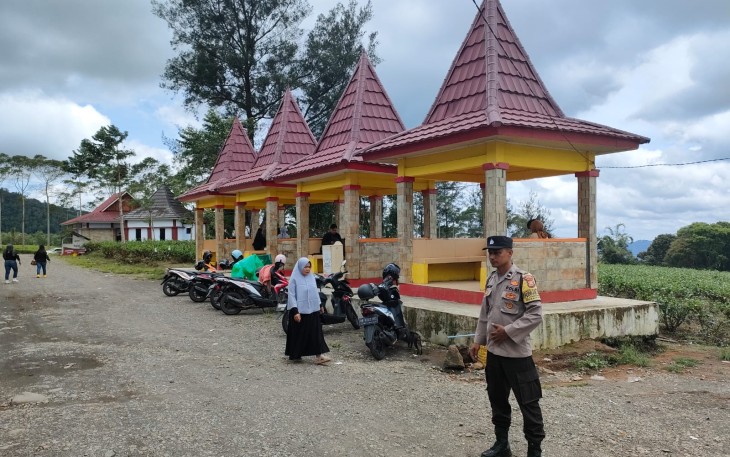 Akhir Pekan, Polisi Berikan Rasa Aman Kepada Wisatawan Kebun Teh Kabawetan
