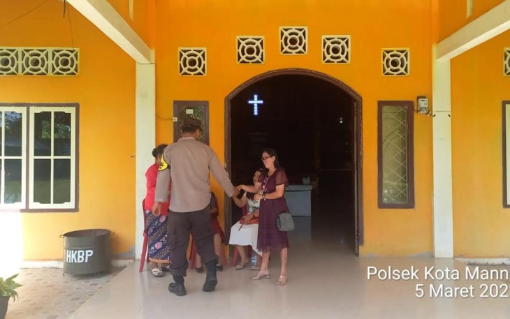 Personel Polsek Kota Manna Laksanakan Pam Gereja Gekesia dan Santo Petrus Kota Manna 