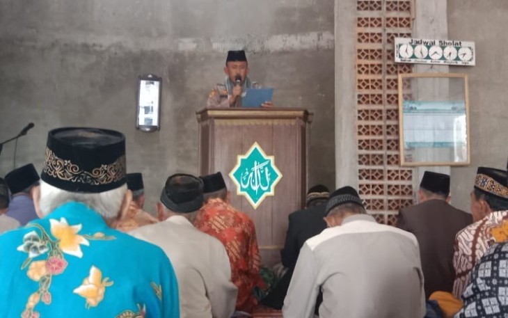 Shalat Jumat Bareng Polisi, Kompol Nurdai Ajak Jemaah Tingkatkan Taqwa