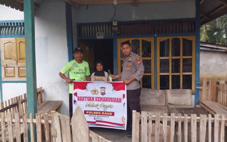 Ramadan Berkah, Polsek Padang Guci Hulu Salurkan Bansos Lagi ke Warga Kurang Mampu