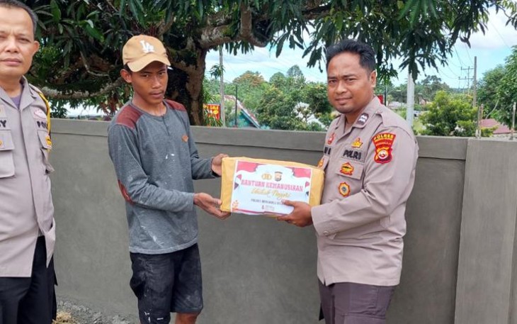 Polsek Pino Salurkan Bantuan Sosial kepada Warga Desa Lubuk Tapi dan Kelurahan Masat 