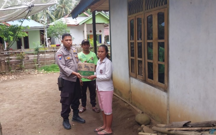 Polsek Padang Guci Hulu Kembali Salurkan Bansos