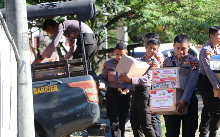 Polda Bengkulu Bagikan Ratusan Paket Sembako