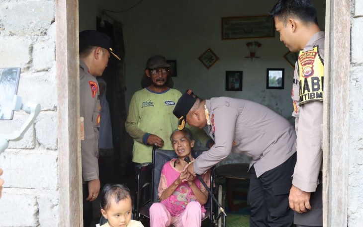 Bakti Sosial, Kapolres Rejang Lebong Kembali Salurkan Bantuan Sembako Kepada Warga Kurang Mampu 