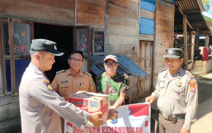 Terima Bansos, Pak Sarun Sampaikan Terimakasih kepada Polsek Padang Guci Hulu
