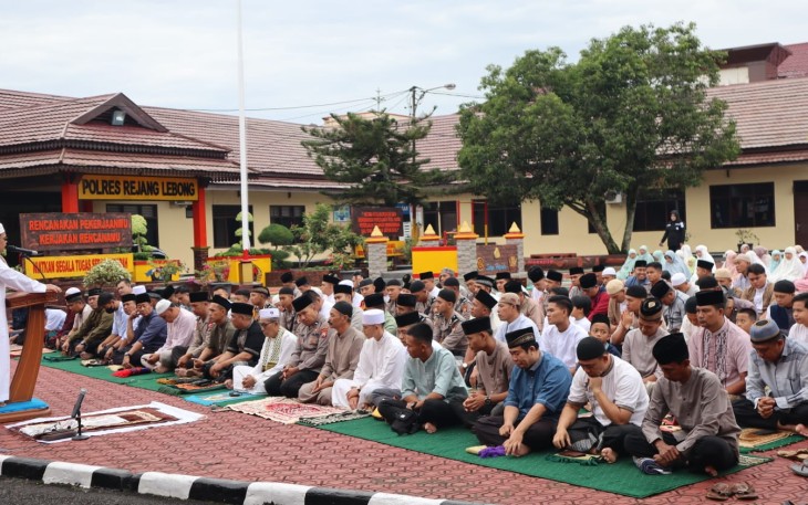 Pelaksanaan Salat Idulfitri Polres Rejang Lebong Digelar di Lapangan Satya Haprabu