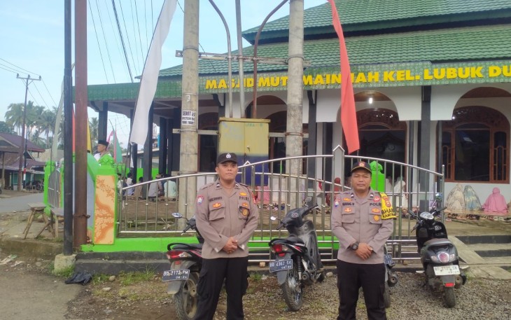Personel Polsek Kerkap Laksanakan Pengamanan Salat Idulfitri