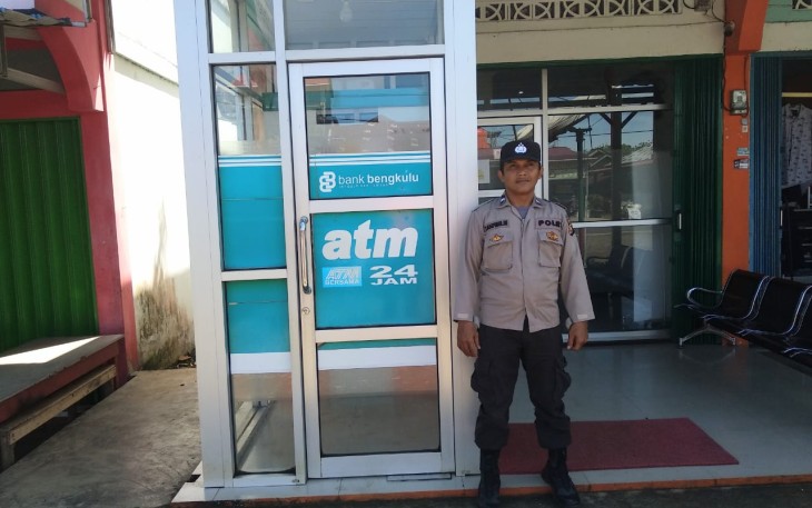 Hari Pertama Buka, Polsek Lais Sambangi Bank