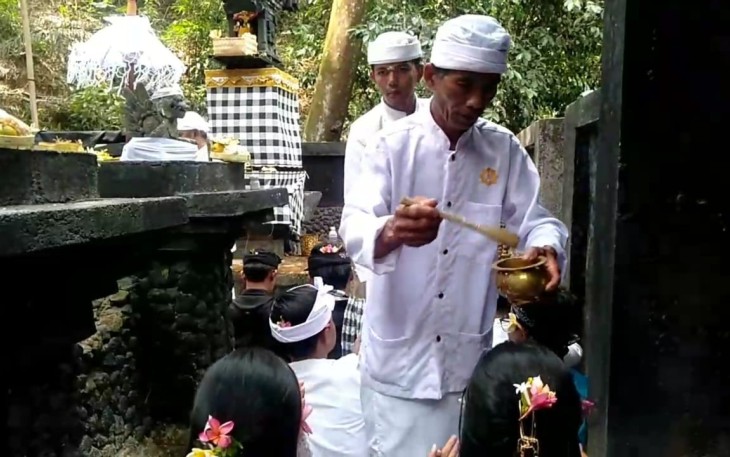 Piodalan di Pura Patirtan Pasupati