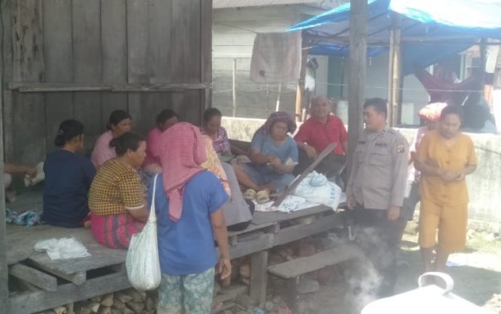 Kapolsubsektor Sayurmatinggi, Ipda Asjul Pane, melakukan jemput bola dalam layani dan menampung keluhan masyarakat, pada Selasa (16/5/2023) siang.