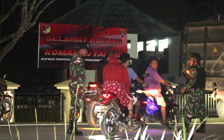 Satgas Pamtas RI-Malaysia Yonarmed 19/105 Trk Bogani Laksanakan Sweeping Jelang Bulan Ramadan