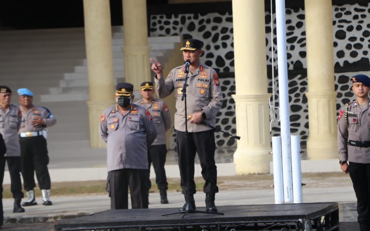 Kapolda Bengkulu Irjen Pol. Drs. Armed Wijaya, MH saat pimpin apel perdana 