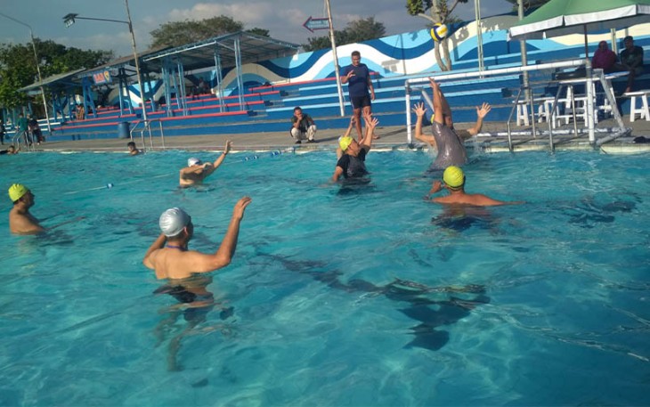 Eksibisi fun game polo air di kolam renang Intanpari, Tasikmadu, Karanganyar, Sabtu (12/8/2023), dalam rangka menyambut HUT RI ke-78.