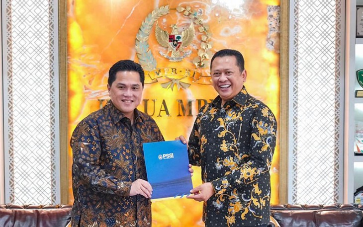 Bamsoet saat menerima Ketua Umum PSSI sekaligus Menteri BUMN Erick Thohir, di Jakarta, Rabu (8/11/23).