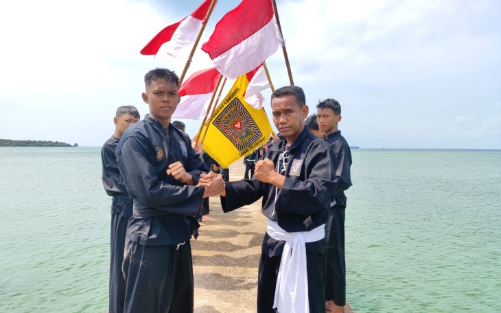 Dansatma Lanudal Tanjungpinang Mayor Laut (T) Istio Sugiono, melaksanakan ujian kenaikan tingkat bertempat di GOR Lanudal Tanjungpinang dan pantai Tanjung Siambang, Dompak Kepulauan Riau, Minggu (17/12/2023)