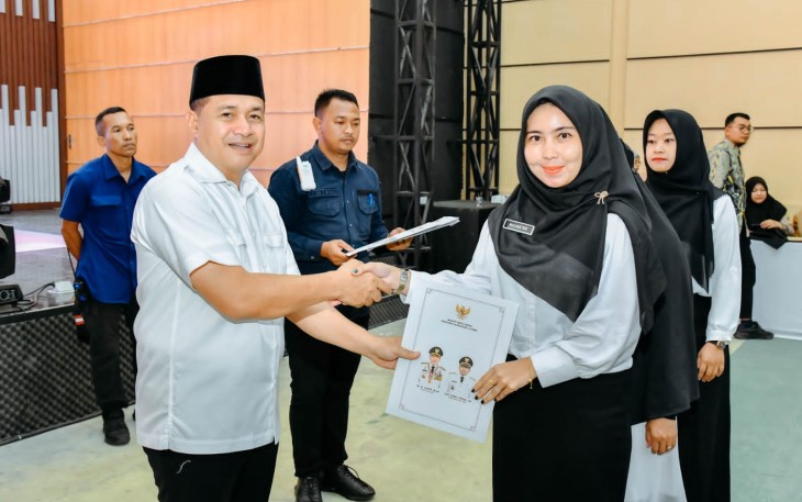 410 Guru PPPK saat Terima SK dari Bupati Zahir