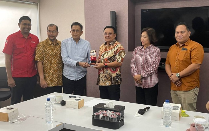 Walikota Bitung saat melakukan kunjungan ke stasiun TV One