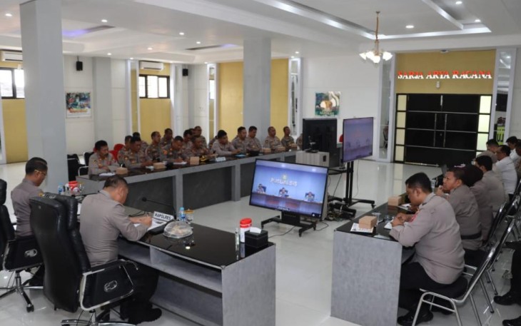 Kapolres Tulungagung AKBP Eko Hartanto SIK MH bersama seluruh PJU dan Kapolsek jajaran saat mengikuti kegiatan zoom meeting dengan Kapolri