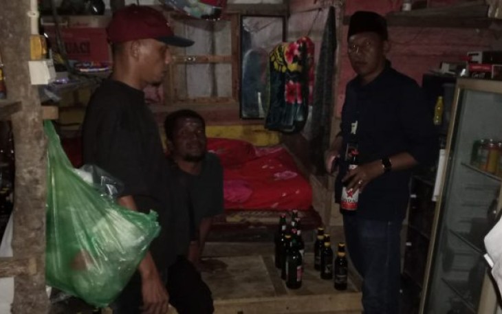 Kanit Reskrim Polsek Padang Bolak (Pakai Peci), Iptu Mulyadi, Himbauan dan Larangan terhadap pemilik warung untuk tidak sediakan minuman yang berkadar Alkohol.