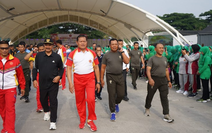 Olahraga Bersama Dengan Prajurit TNI-Polri dan ASN di Madiun Raya