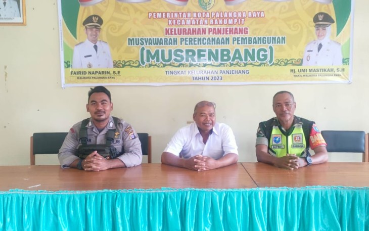Babinsa Koramil Bukit Batu saat Menghadiri Musrenbang Kelurahan Panjehang 
