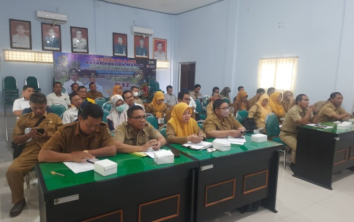 Peserta sosialisasi bazar pangan murah dan produk unggulan dari berbagai steakholder