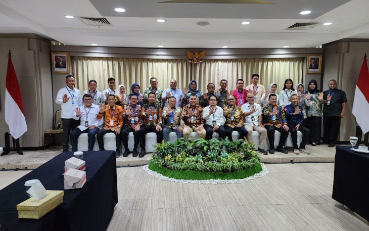 Foto Bersama usai acara rapat tindak lanjut hasil Survey Penilaian Integritas (SPI) tahun 2022, Rabu (23/8/2023) di Gedung Merah Putih KPK.