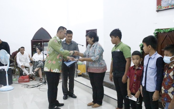 Dandim saat Hadiri Perayaan Natal Keluarga Besar Korem 102 Panju Panjung