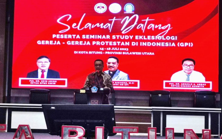 Wali Kota Bitung Maurits Mantiri saat memberikan sambutan saat penutupan seminar studi eklesiologi GPI