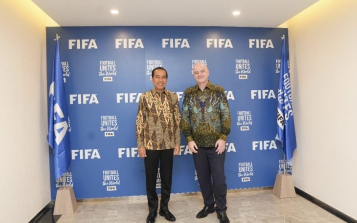 Presiden Joko Widodo (Jokowi) dan Presiden FIFA Gianni Infantino