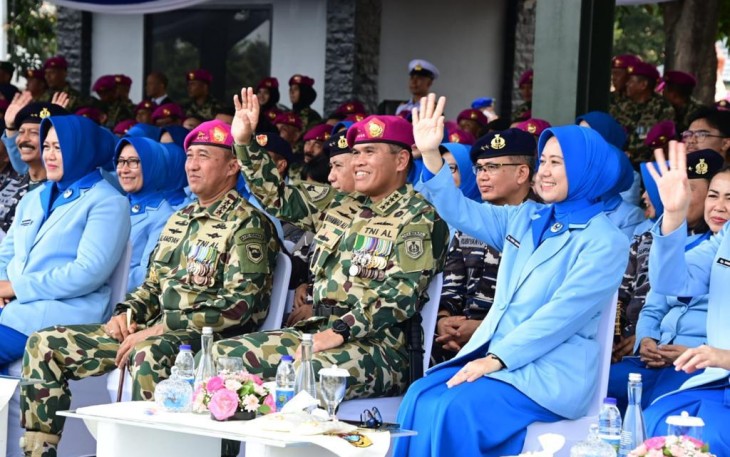 Kepala Staf Angkatan Laut (Kasal) Laksamana TNI Muhammad Ali memimpin Upacara Militer Parade dan Defile dalam rangka Hari Ulang Tahun (HUT) Ke-78 Korps Marinir TNI Angkatan Laut (TNI AL) Tahun 2023 bertempat di Bhumi Marinir Cilandak, Jakarta Selatan, Rabu (15/11)