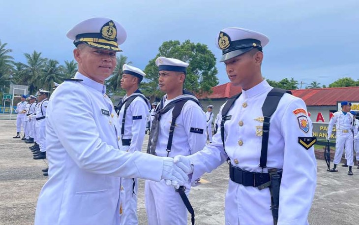 Lanal Ranai saat Laksanakan Upacara Hari Armada RI ke-78