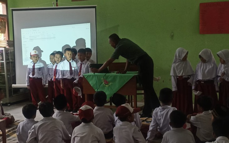 Anggota Kodim 0802/Ponorogo Beri Materi Wasbang Anak SD