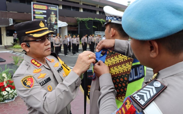 Polrestabes Medan melaksanakan Apel Gelar Pasukan Operasi Kepolisian Terpusat Lilin Toba 2023 di Lapangan Apel Polrestabes Medan, Kamis (21/12/2023)