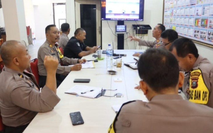 Jajaran Polres Tapanuli Selatan (Tapsel), mengikuti virtual zoom terkait kesiapan Ops Mantap Brata Toba 2023-2024 dari Mabes Polri