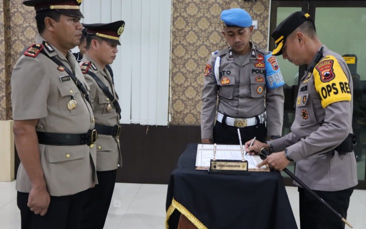 Sertijab mutasi sejumlah pejabat Polres Karanganyar, di Aula Wira Pratama I Polres setempat, Senin (21/2/2023).