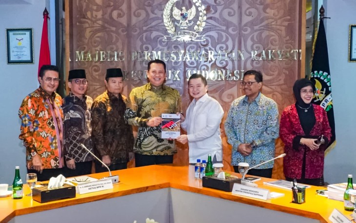 Bamsoet usai menerima Menteri PPN/Kepala Bappenas Suharso Monoarfa, di Ruang Rapat Pimpinan MPR RI, Gedung Nusantara III MPR RI, Jakarta, Selasa (12/9/23).