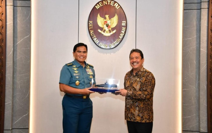 Kepala Staf Angkatan Laut (Kasal) Laksamana TNI Dr. Muhammad Ali melaksanakan pertemuan dengan Menteri Perikanan dan Kelautan RI Sakti Wahyu Trenggono, Rabu (27/12), di Gedung Mina Bahari I Lantai 7, Jalan Medan Merdeka Timur, Gambir, Jakarta Pusat
