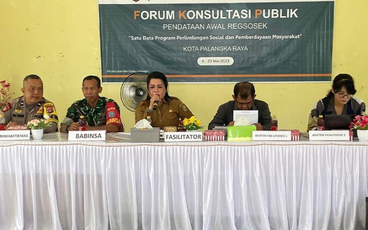 Babinsa Koramil Pahandut saat Hadiri Rapat Forum Konsultasi Publik 