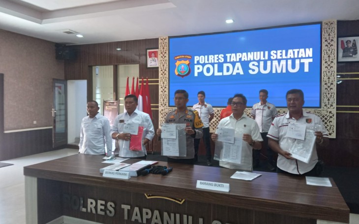 Kapolres Tapsel, AKBP Imam Zamroni, SIK, MH dalam konfrensi pers di Mako Polres Tapsel, Rabu (08/11/2023).