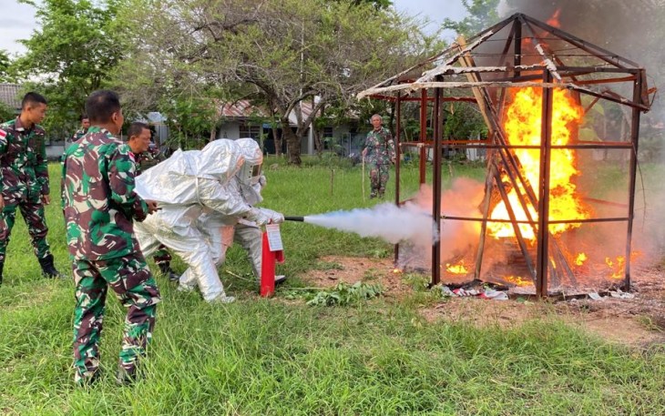 Lanudal Kupang Laksanakan Simulasi Pemadaman Kebakaran