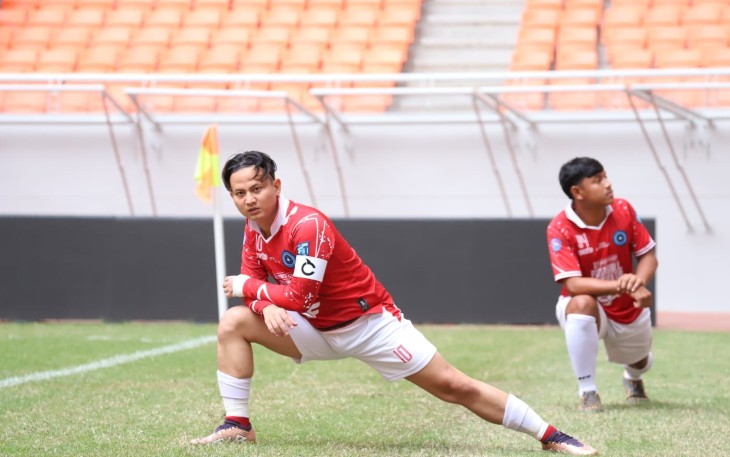 Bupati Trenggalek, Mochamad Nur Arifin, pada saat bertanding Sepak bola.