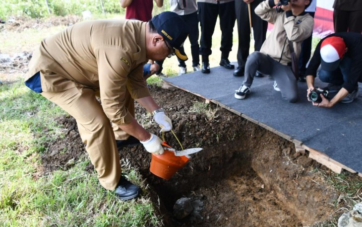 Bupati Tulungagung Saat Peletakan Batu Pertama Pembangunan Shangrila Memorial Park di Desa Ngepoh