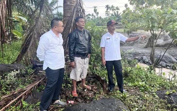 Sekda Mara Ondak saat Tinjau Banjir Malampah