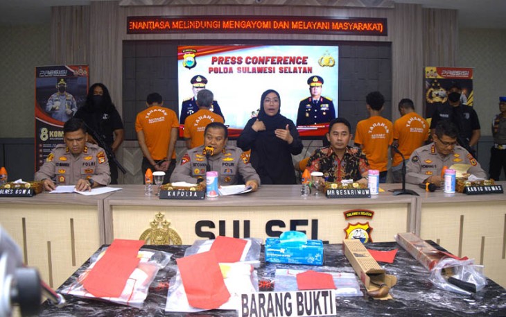 Kapolda Sulsel Irjen Pol Drs. Setyo Boedi Moempoeni Harso, S.H., M.Hum saat pimpin konferensi pers, Jumat (06/10/2023) di Mapolda Sulsel.