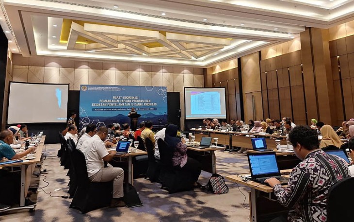 Rapat koordinasi pemantauan capaian program dan kegiatan penyelamatan 15 Danau Prioritas Nasional, Kamis (16/11/2023) di Hotel Artotel Suites Mangkuluhur, Jakarta. 